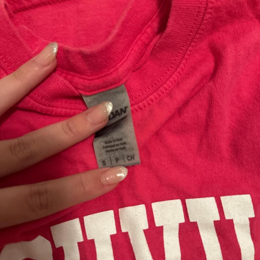 Gildan Women's Pink and Red T-shirt - Picture 2 of 2